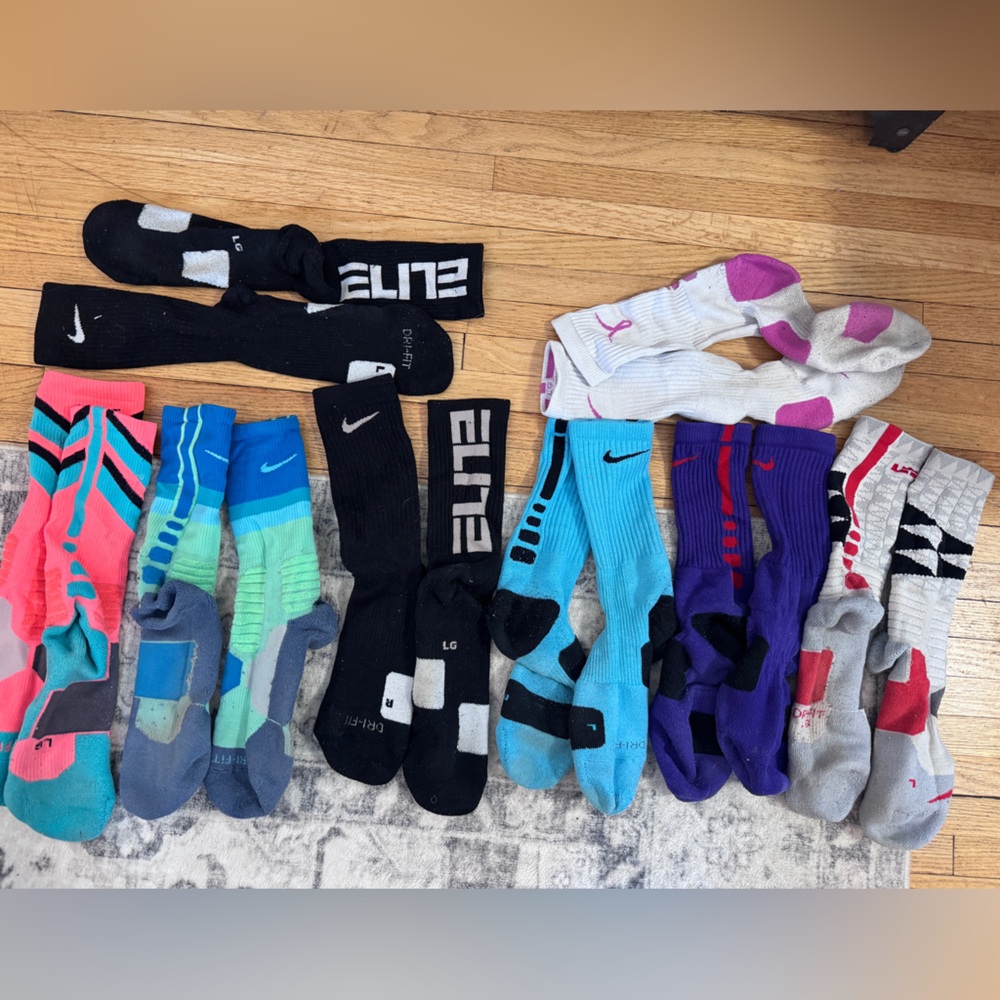 8 Nike Men's Athletic Socks plus 1 pair of Chicago Skyline